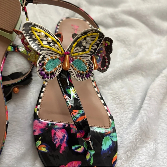 New without box Betsy Johnson butterfly sandals size 8.5 - Picture 2 of 8